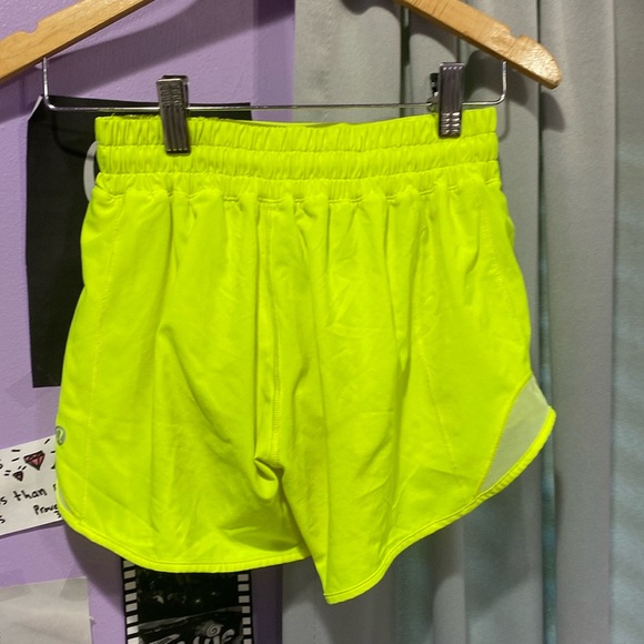 Lululemon 4’’ Hotty Hot Shorts 2 - Picture 2 of 4